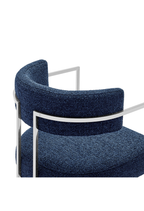 Chaise de salle à manger Ardenza à dossier incurvé en tissu et métal, bleu marine argenté