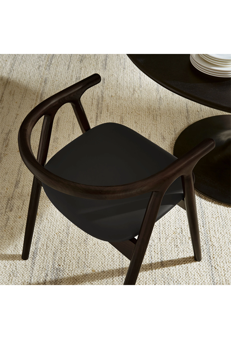 Chaise de salle à manger Serene en cuir et bois, noire