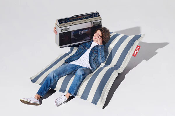 Pouf d'extérieur original à rayures